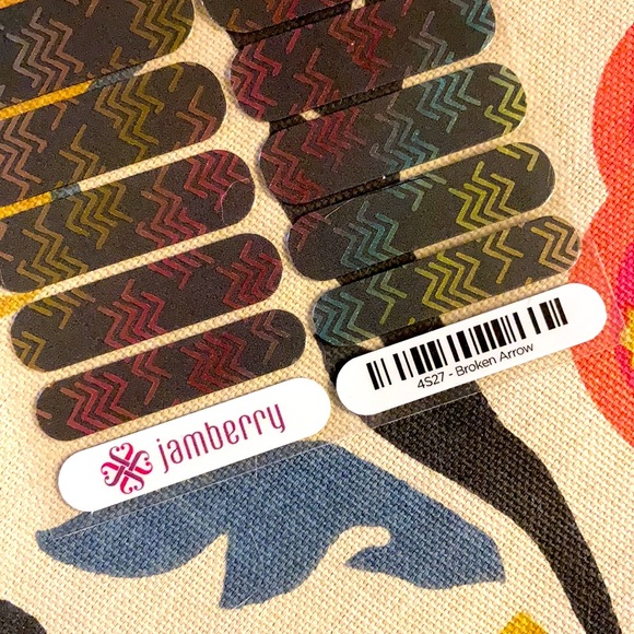 ✨ 3/$20 ✨ Jamberry | Broken Arrow Nail Wraps - Picture 2 of 2